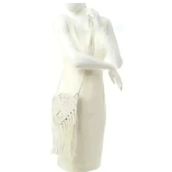 TRUE CRAFT Crochet Crossbody - Picture 2 of 3